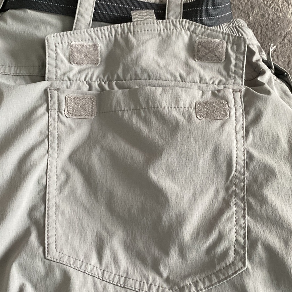 L.L. Bean Men’s Tropicwear Zip Off Leg Pants - Size XL with 32” Inseam - Picture 11 of 12